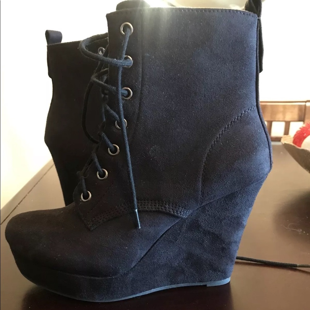 Super sexy platform boots byJourneys. NEW 8.5